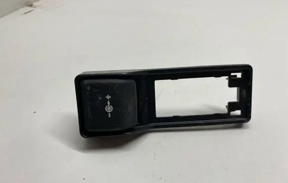 BMW 1 E81 E87 12 V Socket (rear) 6904008
