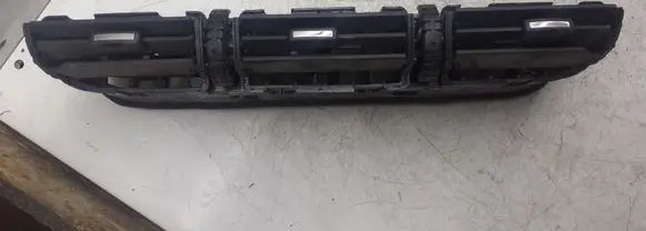 Nissan X-Trail T30 Dash center air vent grill E5715181100 E5715161100 E5715171100