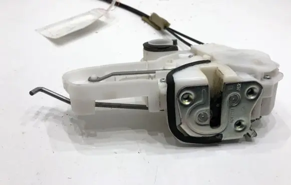 Mitsubishi Outlander Front door lock 
