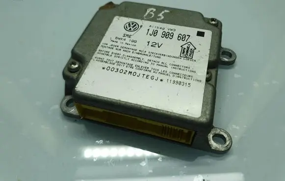 Volkswagen PASSAT B5 Airbag control unit/module 1J0909607 5WK4199