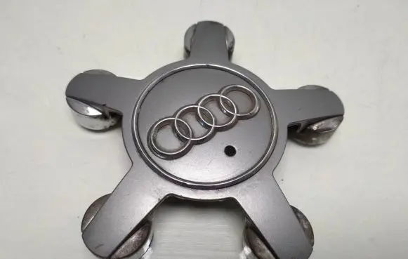 Audi A6 S6 C6 4F Original wheel cap 4F0601165N