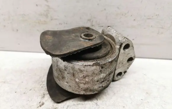 Volvo S40 Engine mount bracket 30814380