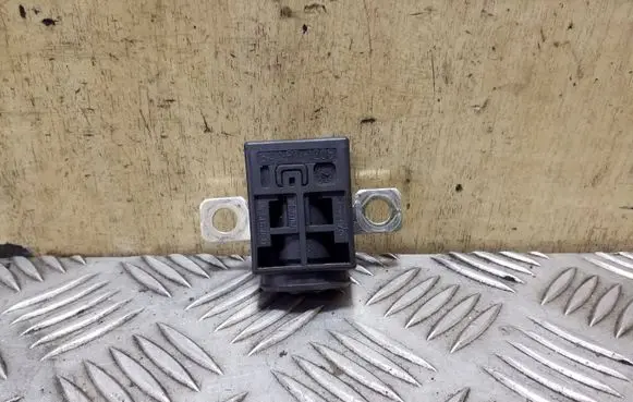 Audi A4 S4 B8 8K Battery relay fuse 4F0915519