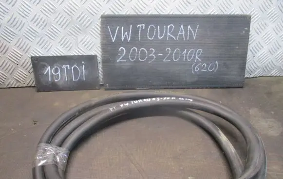 Volkswagen Touran I Front door rubber seal 10R4E