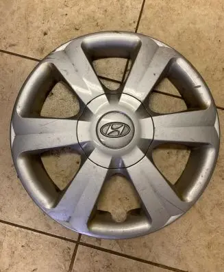 Hyundai Accent R16 wheel hub/cap/trim 529611E100