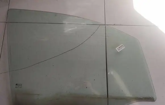 Opel Zafira A Front door window glass four-door AS2