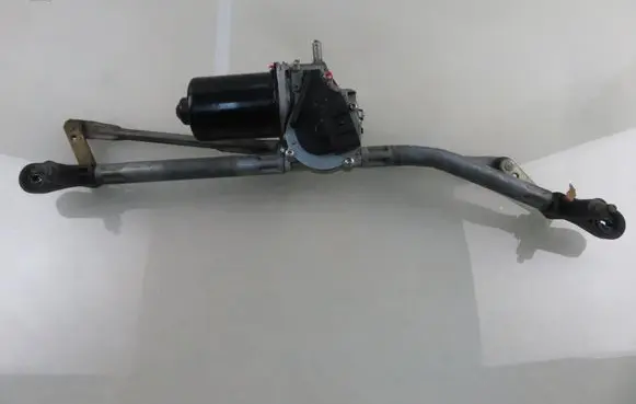 Front wiper linkage