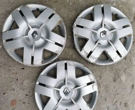 Renault Megane II R15 wheel hub/cap/trim 8200198219