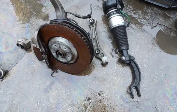 Audi A8 S8 D4 4H Front wheel hub spindle knuckle