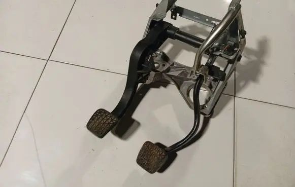 Opel Vectra C Clutch pedal 