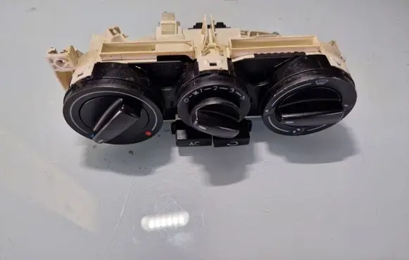 Volkswagen PASSAT B5.5 Climate control unit 1J0820045F 90151121 657837L12