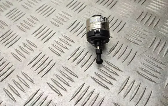 Volkswagen Touareg II Headlight level adjustment motor