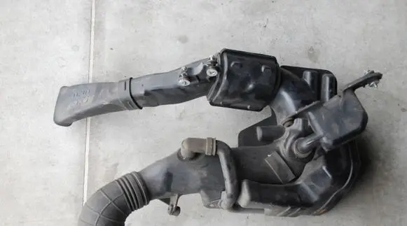 Intake resonator