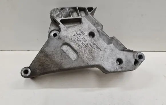 Volkswagen PASSAT B6 Engine mounting bracket 03G199207F