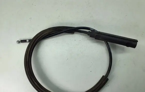 Audi A3 S3 A3 Sportback 8P Engine bonnet/hood lock release cable 8P0823635C0305