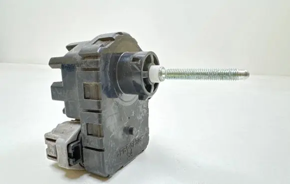 Toyota Avensis T250 Headlight level adjustment motor PBTGF30S4