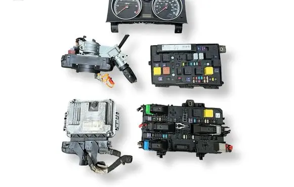 Opel Zafira B Engine ECU kit and lock set 0281014452 55566279