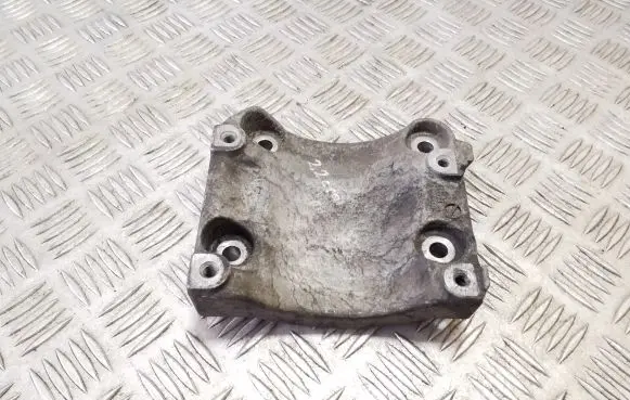 Honda CR-V A/C compressor mount bracket 