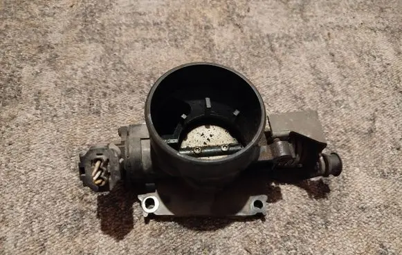 Ford Focus Throttle body valve XS4U9E927