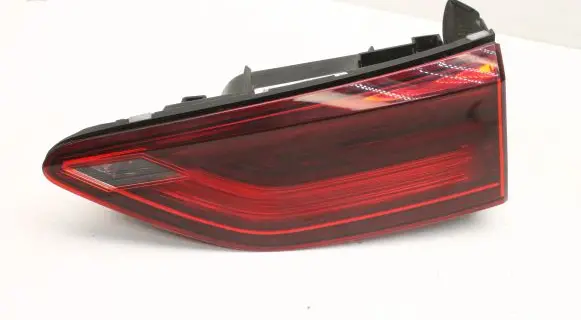 Volkswagen Golf VIII Tailgate rear/tail lights 5H0945094D