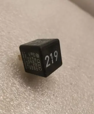 Audi A8 S8 D2 4D Other relay 443951253AA 899574000