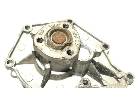 Audi Q7 4L Water pump 112053 GT003CV