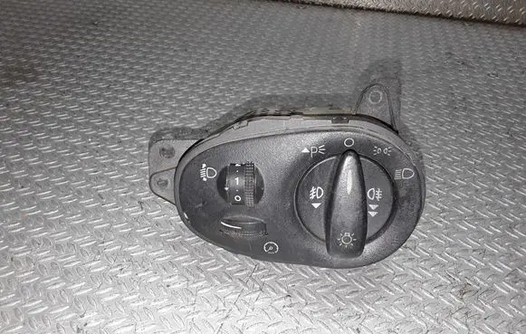 Ford Focus Light switch 04052554