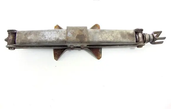 Seat Leon (1M) Spare wheel mounting bracket 