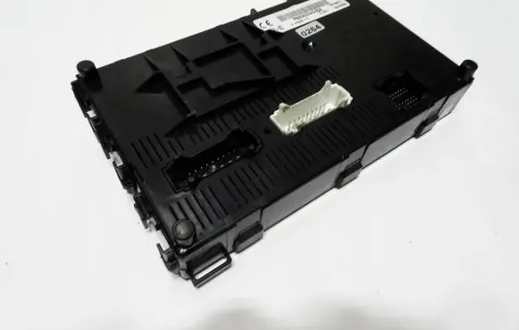 Renault Clio II Fuse box set P8200234045A 10412321