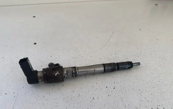 Volkswagen Caddy Fuel injector 03L130277B 9L04 62152