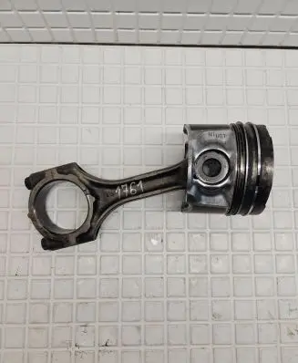 Toyota Avensis T250 Piston with connecting rod R1US1