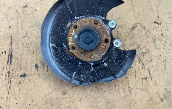BMW 5 F10 F11 Rear wheel hub 6798769
