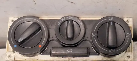 Volkswagen Polo III 6N 6N2 6NF Climate control unit 1J0819045F