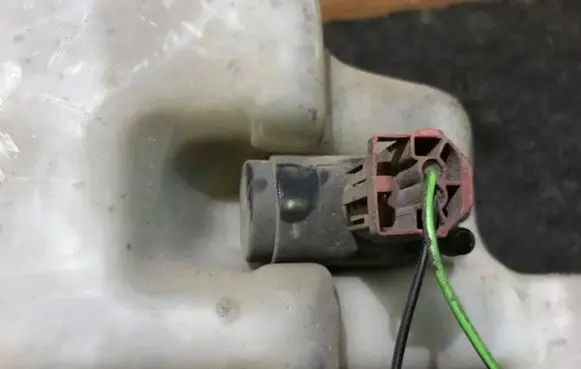 Land Rover Discovery Windscreen/windshield washer pump