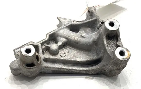 Skoda Octavia Mk4 Engine mounting bracket 05L199207