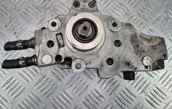 Mercedes-Benz C W203 Fuel injection high pressure pump A6460700401 0445010143