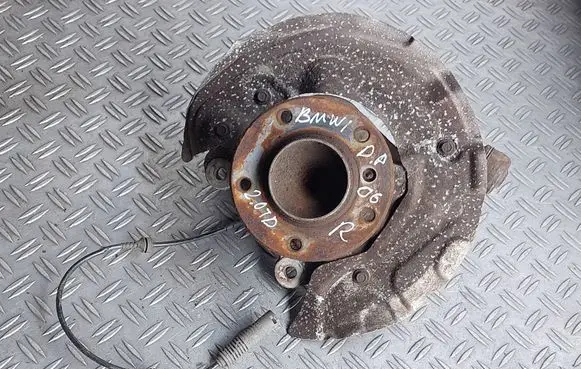 BMW 1 E81 E87 Front wheel hub