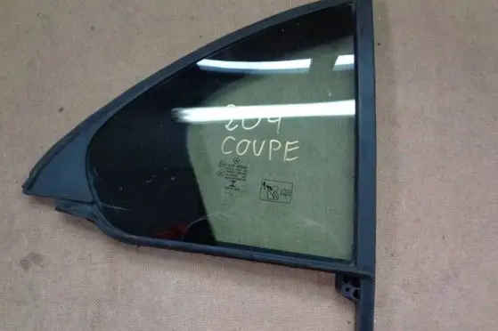 Mercedes-Benz C W204 Side middle window/glass A6396730305