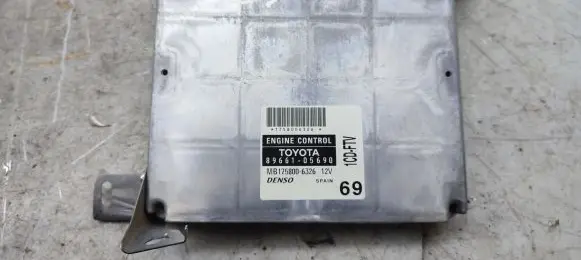 Toyota Avensis T250 Engine control unit/module 8966105690