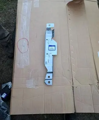 Volvo S90, V90 Fender mounting bracket 31416627