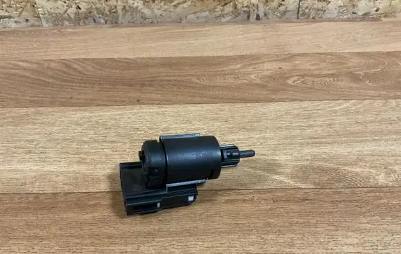 Audi A6 S6 C6 4F Brake pedal sensor switch 3B0945511C 19322010 09556