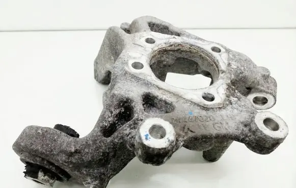 Rear wheel hub spindle/knuckle