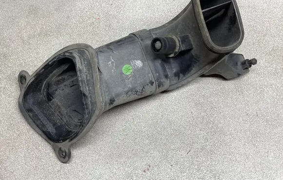 Opel Astra J Air intake duct part 13306961 13284048