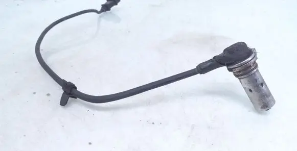 Volkswagen PASSAT B4 Crankshaft position sensor 028907319B
