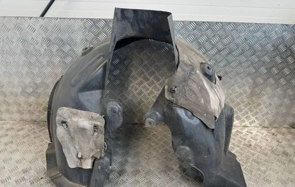 Front wheel arch liner splash guards