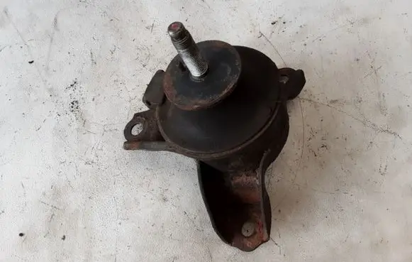 Hyundai Tucson LM Engine mount bracket 218122E200