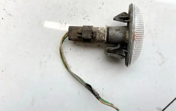 Citroen Xsara Front fender indicator light