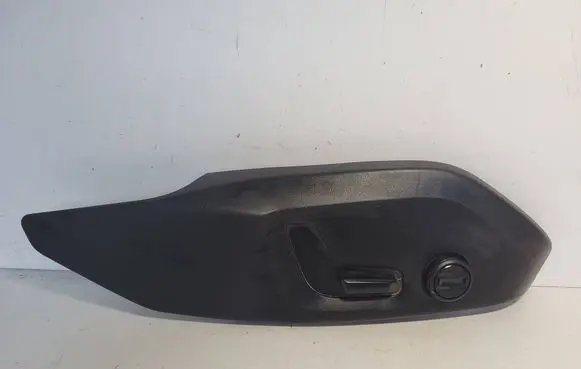 Volvo XC90 Front door seat control surround trim 39831637
