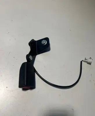 Rear seatbelt buckle