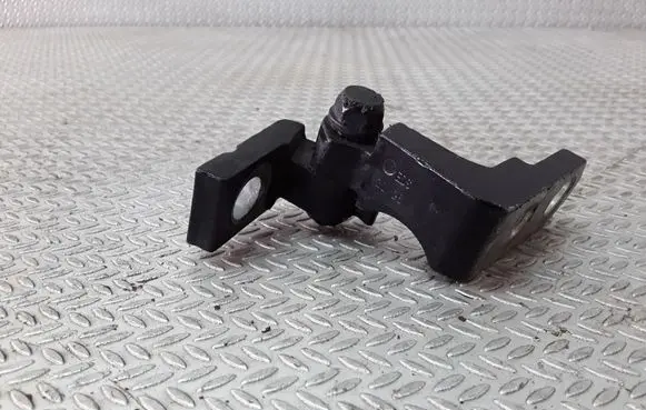 Volkswagen Touran I Rear door upper hinge